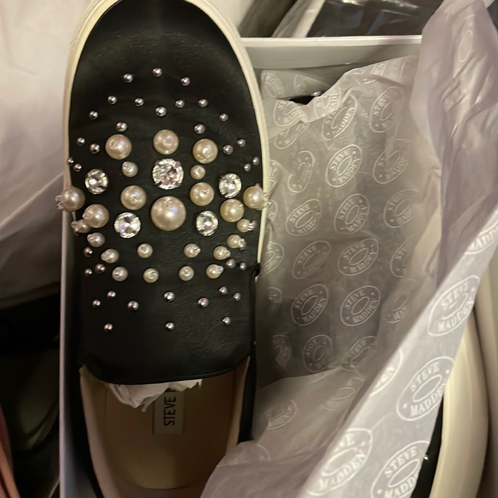 Steve Madden flat form slip on sneaker shoe. Can be dressed up or down.
